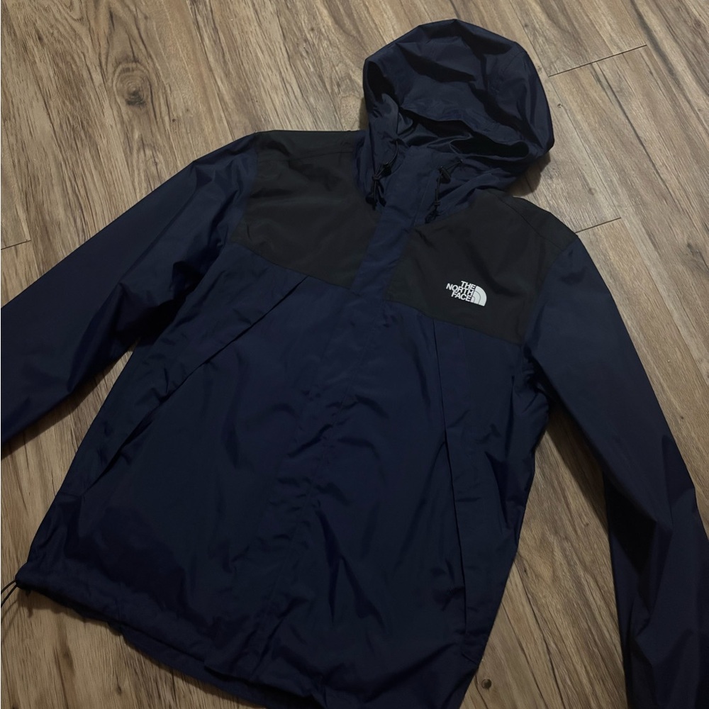 The North Face Men's Navy and Black Raincoat